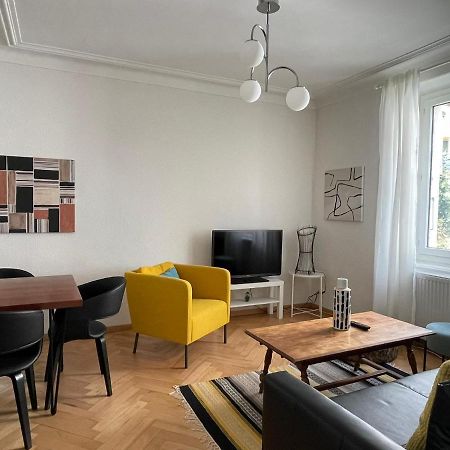 Appartement LUNA avec parking couvert privé Le Locle Esterno foto
