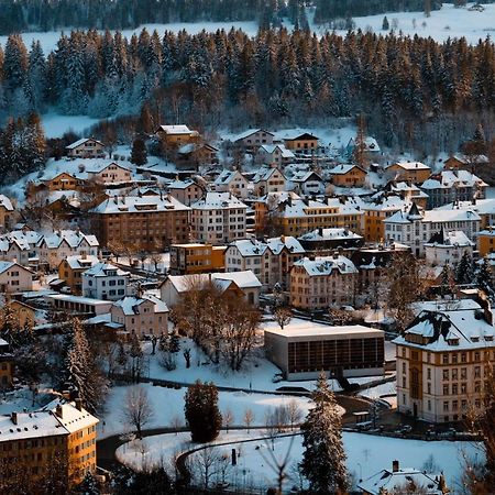 Appartement LUNA avec parking couvert privé Le Locle Esterno foto