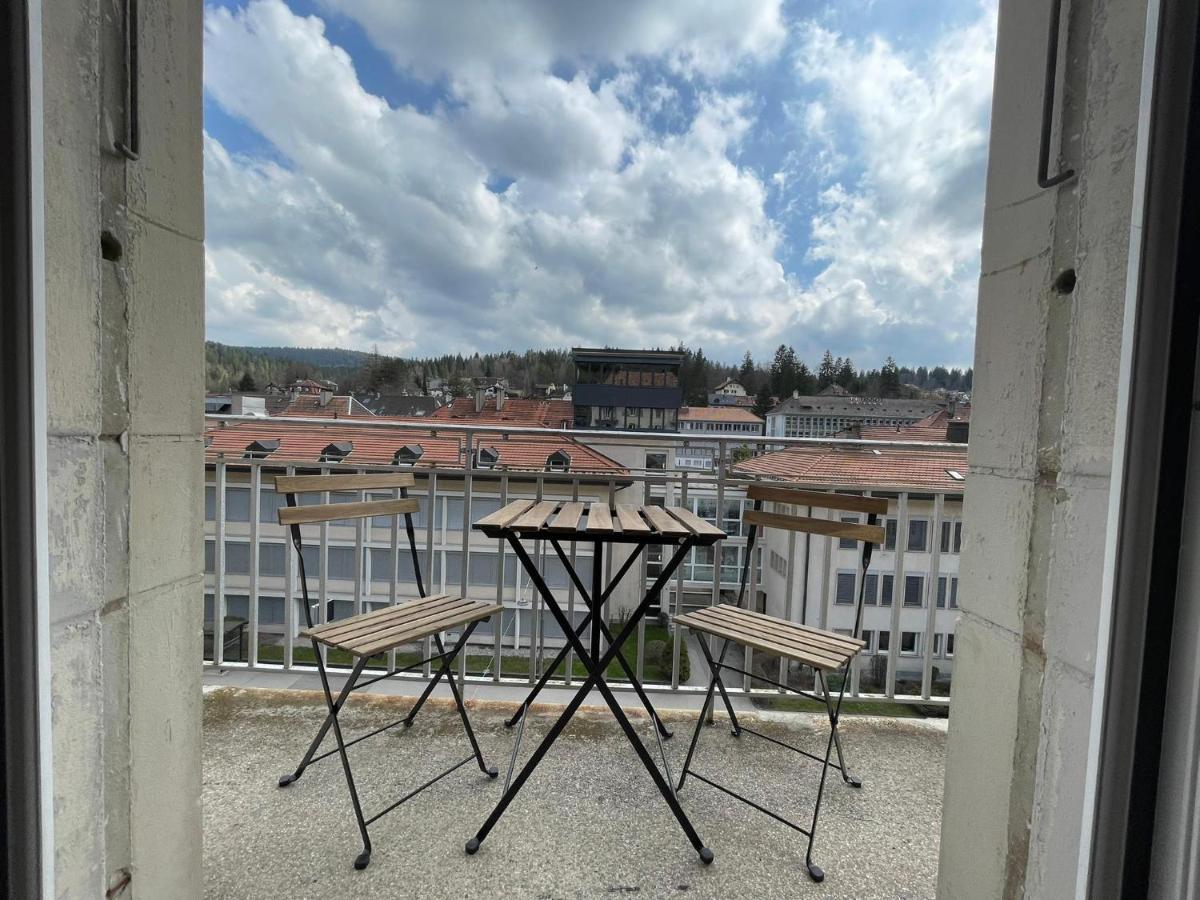 Appartement LUNA avec parking couvert privé Le Locle Esterno foto