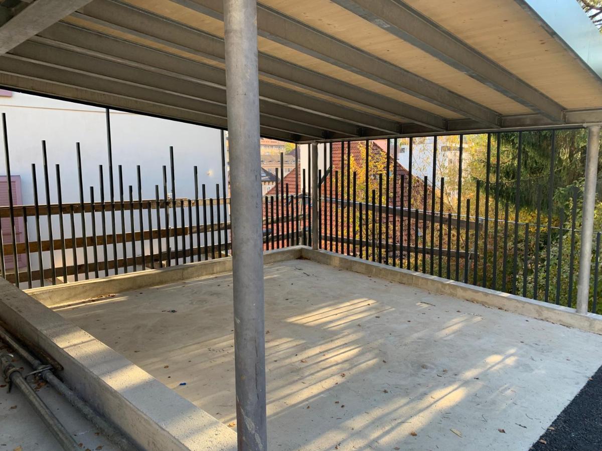Appartement LUNA avec parking couvert privé Le Locle Esterno foto